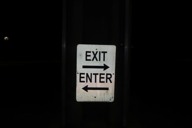 Directional sign showing Exit and Enter arrows