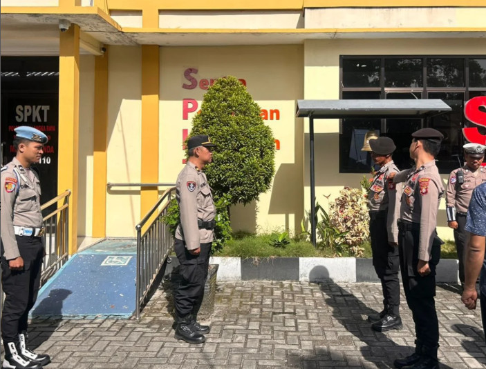 Police officers outside the Palangka Raya Police Station.