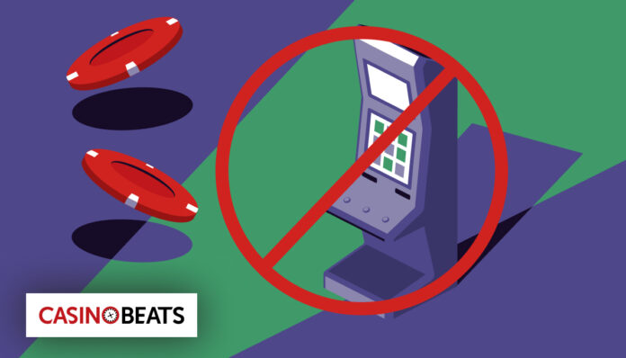 When Online Casinos Messed Up — 10 Unbelievable Blunders Illustration of a casino slot machine struck through with a red prohibition sign, flanked by red poker chips