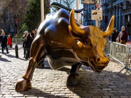 Wall Street Charging Bull statue.