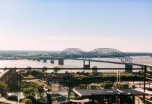 Delaware North to Shut Down Betly Sportsbook in Tennessee View of the Hernando de Soto Bridge connecting Memphis to Arkansas across the Mississippi River