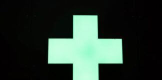 Sweepstakes Casino Trade Group Unveils ‘Social Plus’ Rebrand After Minnesota, Google Crackdowns Green glowing plus sign.