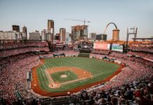 Underdog Withdraws From Missouri Ahead of Launch as Operator Shifts Toward Prediction Markets Busch Stadium in St. Louis filled with fans during a baseball game at sunset
