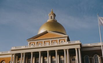 Massachusetts Takes Up iGaming Bill Amid Sharp Disagreements on Revenue, Risk & Offshore Play Massachusetts state capitol building with a large golden dome.