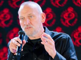 Doctor Who Actor Christopher Eccleston Joins Calls For Gambling Ad Ban In UK Actor Christopher Eccleston at Rose City Comic Con