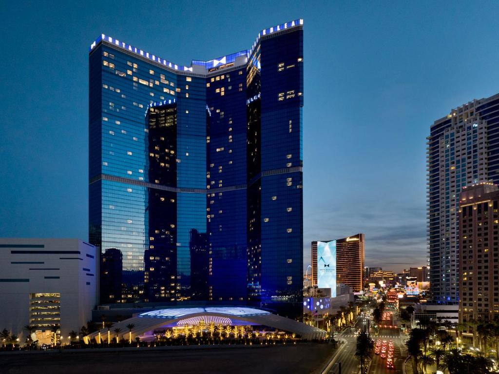 Evening view of the Fontainebleau tower overlooking the Las Vegas Strip