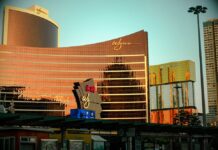 Macao Casino Stocks Fall Amid Royalty Payment Worries