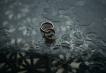 Online Gambling Addiction Blamed as Hundreds More Indonesian Couples File for Divorce