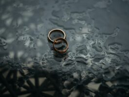 Online Gambling Addiction Blamed as Hundreds More Indonesian Couples File for Divorce Online Gambling Addiction Blamed as Hundreds More Indonesian Couples File for Divorce