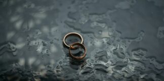 Online Gambling Addiction Blamed as Hundreds More Indonesian Couples File for Divorce Online Gambling Addiction Blamed as Hundreds More Indonesian Couples File for Divorce