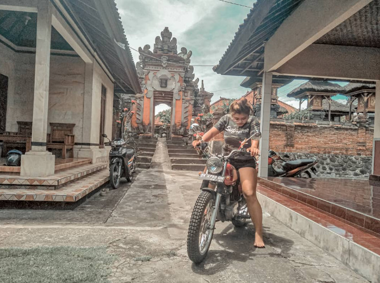 The Indonesian social media star Putu Vina Aprinita.
