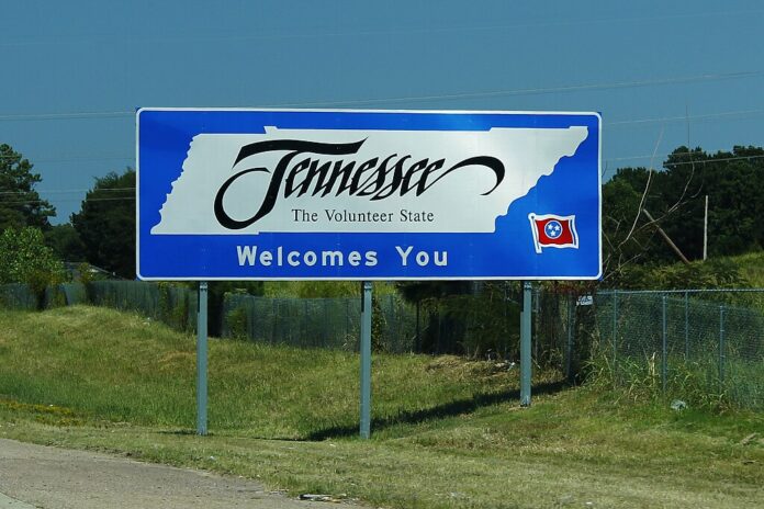 Tennessee welcome sign along a highway reading "Tennessee, The Volunteer State Welcomes You."