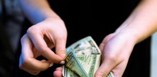 Indonesian Bank Staffer ‘Stole $83,000 in Customer Funds to Gamble Online,’ Say Prosecutors Indonesian Bank Staffer ‘Stole $83,000 in Customer Funds to Gamble Online,’ Say Prosecutors