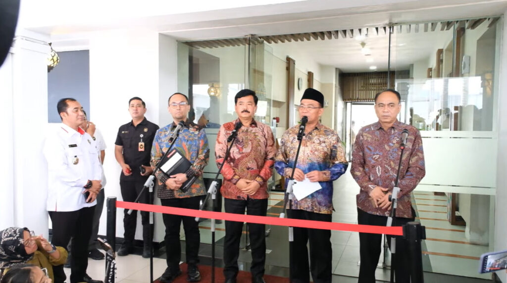 Senior Financial Transaction Reports and Analysis Center officials at an anti-online gambling media event in 2024.