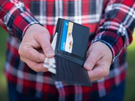 Russian Man Robbed Girlfriend to Fuel Online Casino Addiction Russia gambler