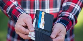 Russian Man Robbed Girlfriend to Fuel Online Casino Addiction Russia gambler