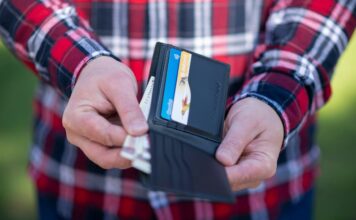 Russian Man Robbed Girlfriend to Fuel Online Casino Addiction Russia gambler