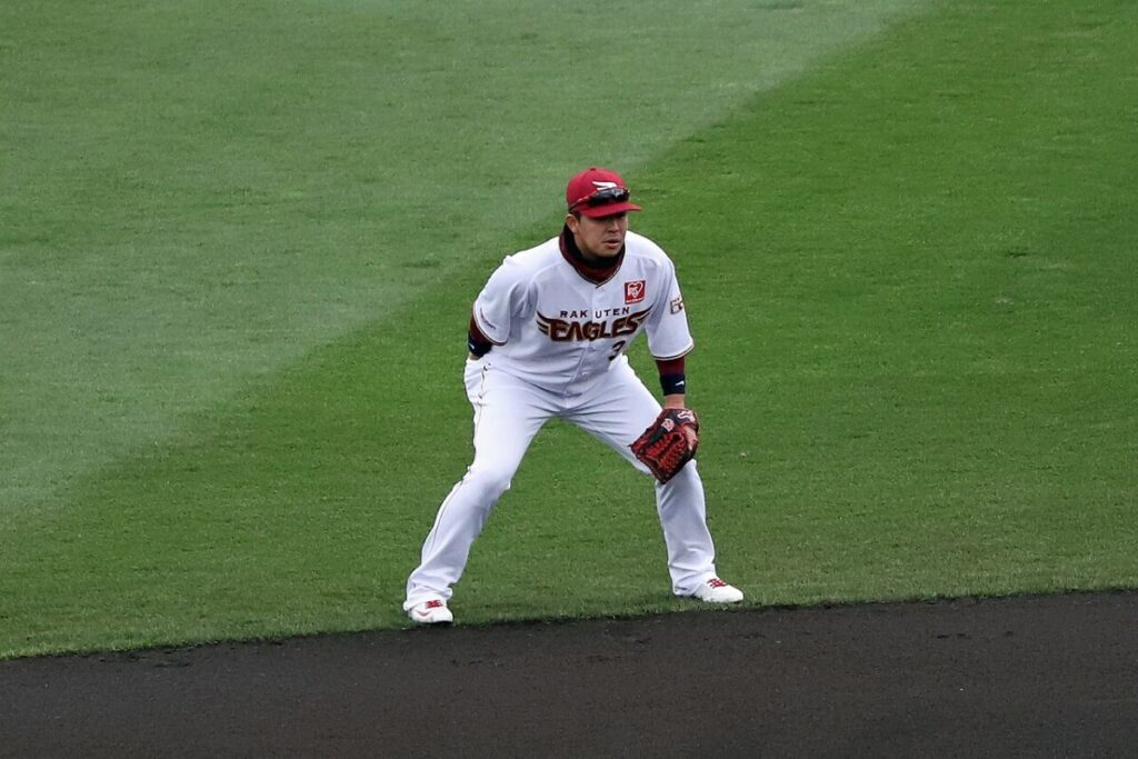 The Rakuten Eagles infielder Hideto Asamura in action in 2019.
