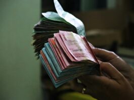 Indonesian Police Freeze Bank Accounts Linked to 132 Online Casino Sites Indonesian banknotes