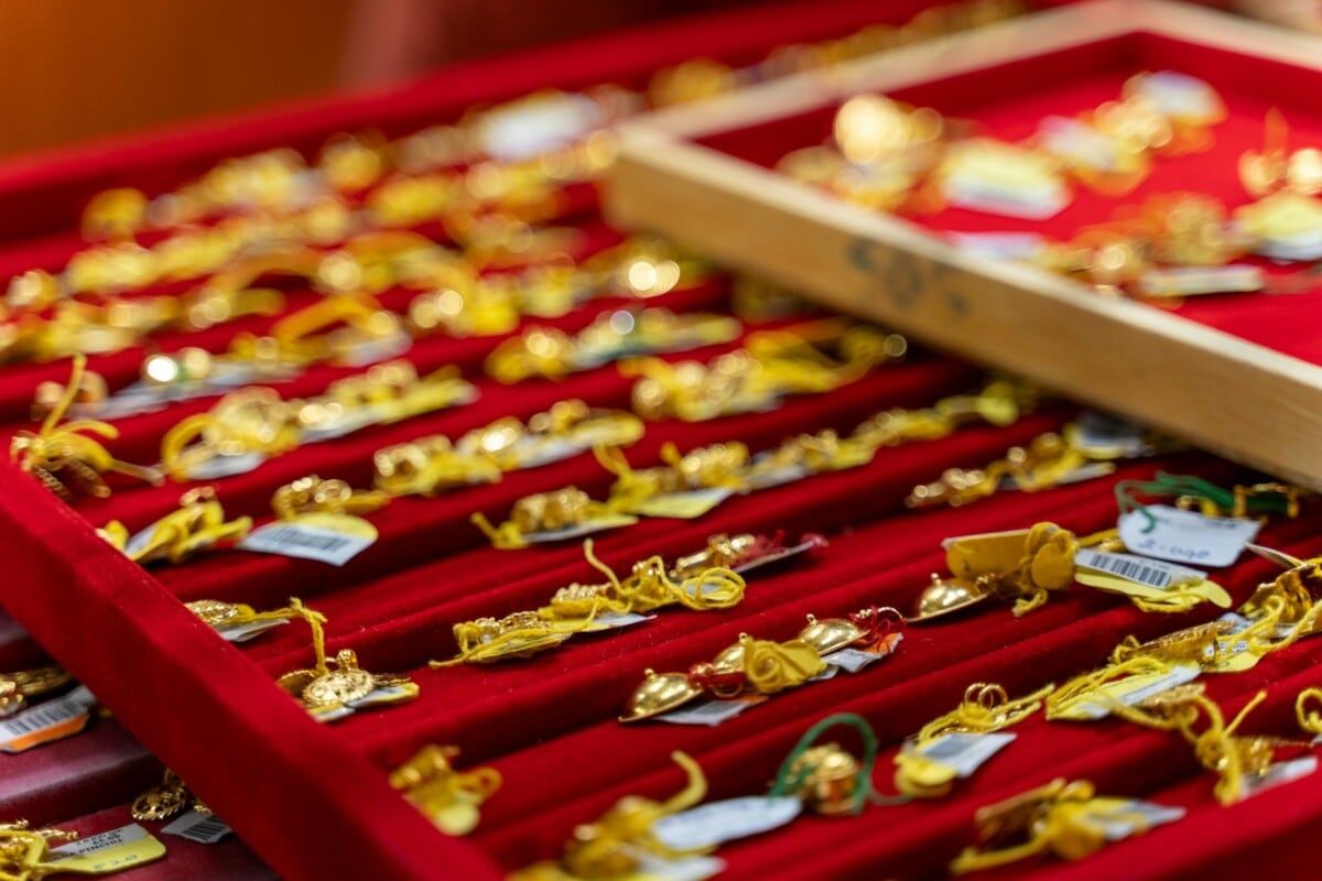 Gambling-Addicted South Korean Teens Jailed After Jewelry Heist