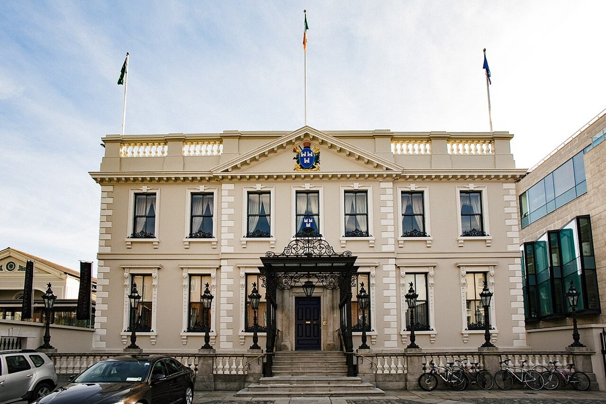 PokerWireDaily — Ireland Investigating Suspicious Bets On Alleged Crime Boss In Election At Polymarket