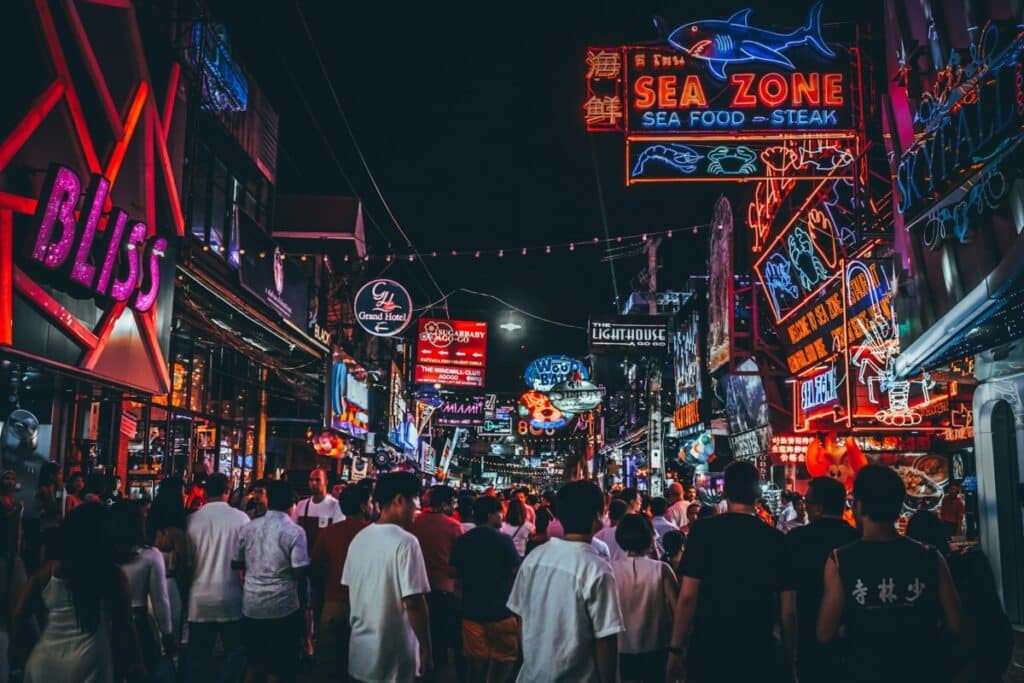 Politie slaat toe in Pattaya: gokker opgepakt in nagelsalon