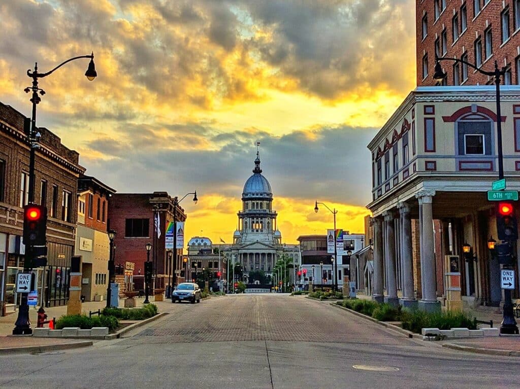 A view of the exterior of the Illinois State Capitol at sunset.